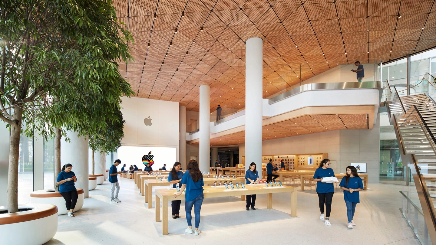 六郃彩：蘋果印度首家 Apple Store BKC 零售店 4 月 18 日孟買開業：採用三角形木質手工天花板